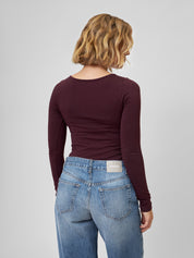 Tragebild Longsleeve ISA in der Farbe burgundy mit Barrell-Jeans BARELLAA Hinten