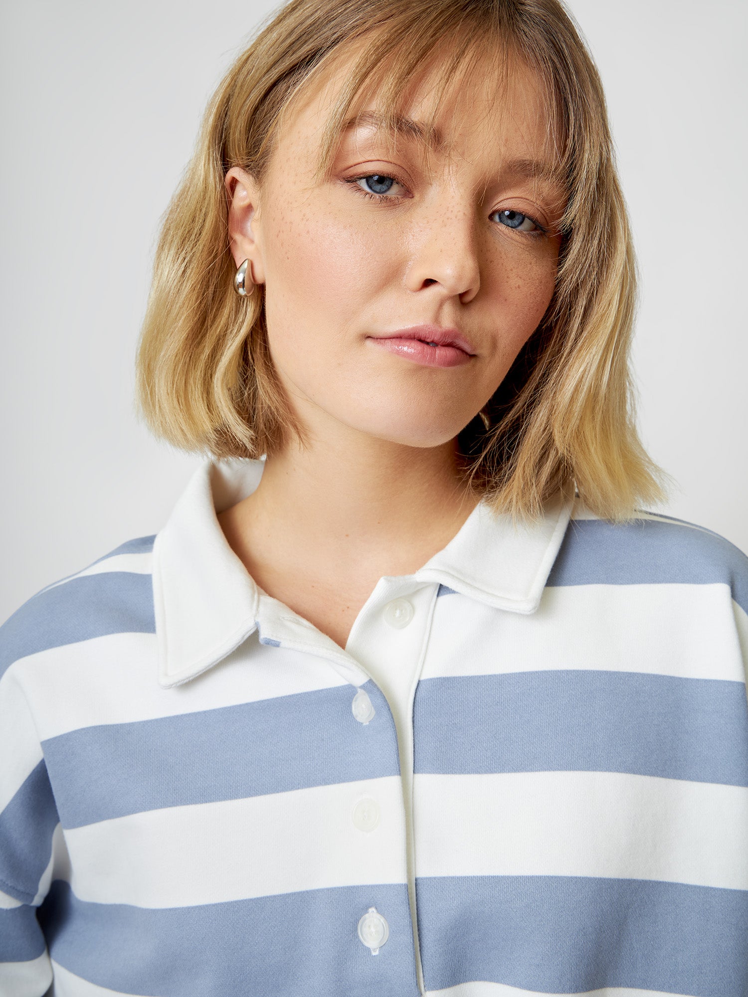 Sweater SUE cropped dusty blue/white striped