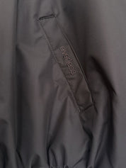 Detailansicht everless Stitching an der Jackentasche