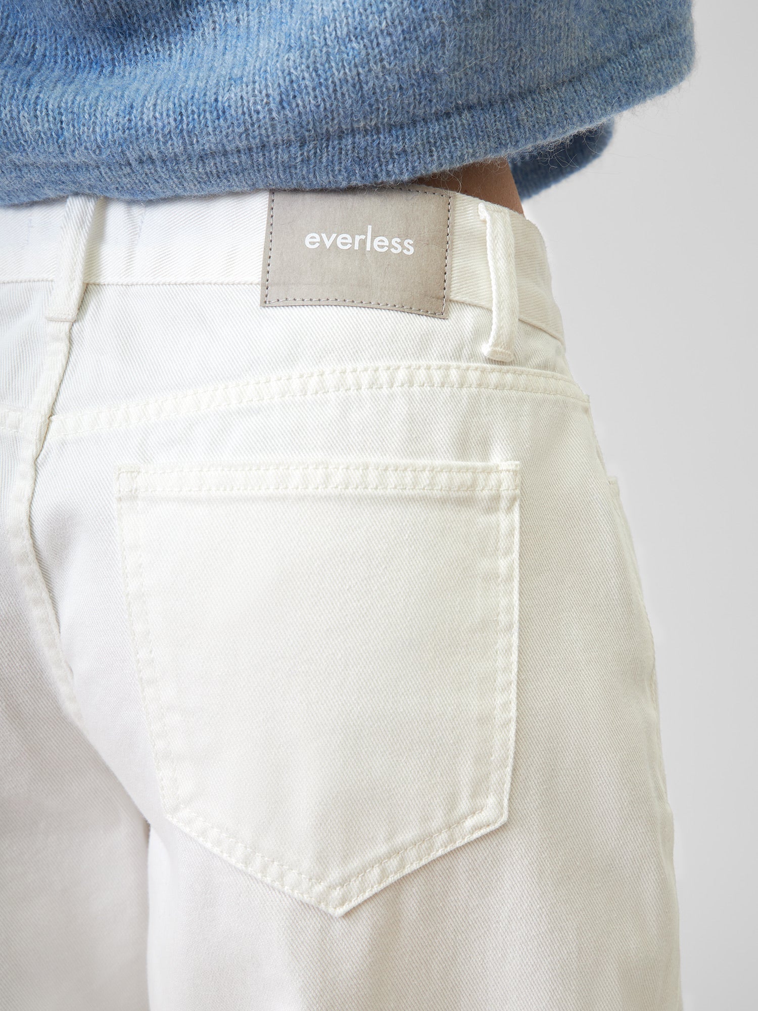 Naufaufnahme Tasche Jeanshose BARELLAA in Weiß