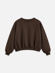 Sweater LAURA 2.0 in Dunkelbraun mit Rundhalsausschnitt, langen Ballonärmeln und gerafftem, kurzem Saum.