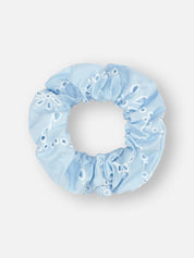 Scrunchie FLORAL BRODERIE in der Farbe Bubblegum-Blau