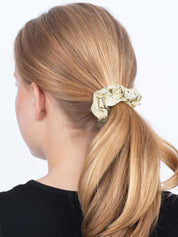 Scrunchie FLORAL BRODERIE in der Farbe Pistachio mit Blumenmuster
