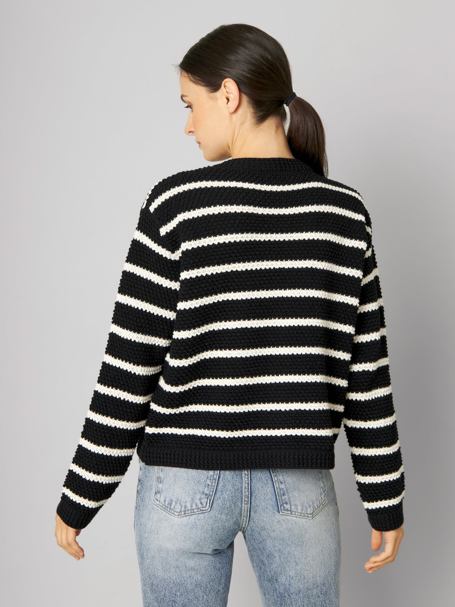 cardigan_henni_striped_M036_977447c2-ffa8-487e-a780-1d7af7f89512.jpg
