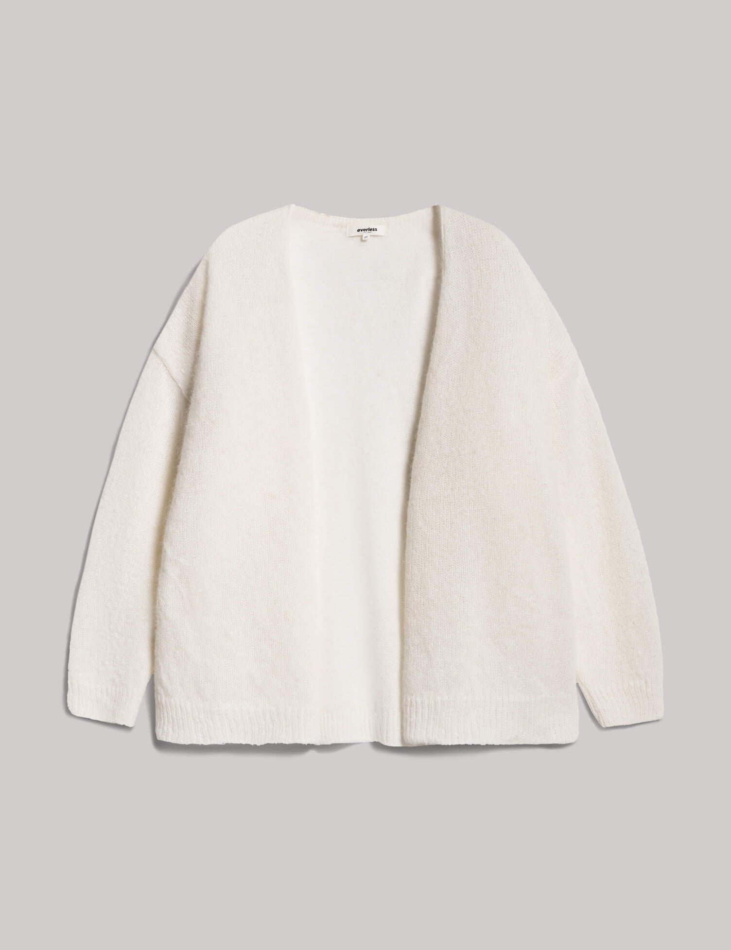 cardigan_jessy_white_016_332aece5-518e-4407-b0c0-be930b6e4360.jpg