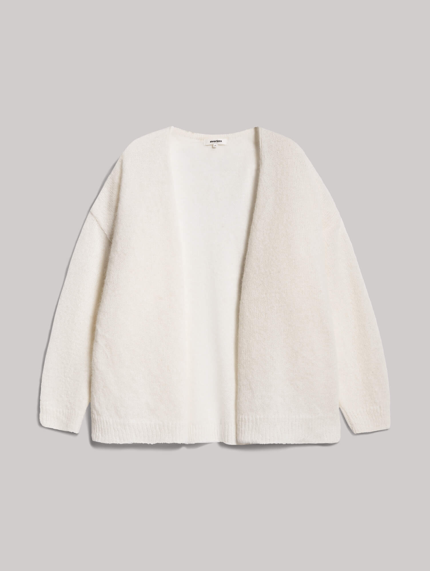 cardigan_jessy_white_016_332aece5-518e-4407-b0c0-be930b6e4360.jpg