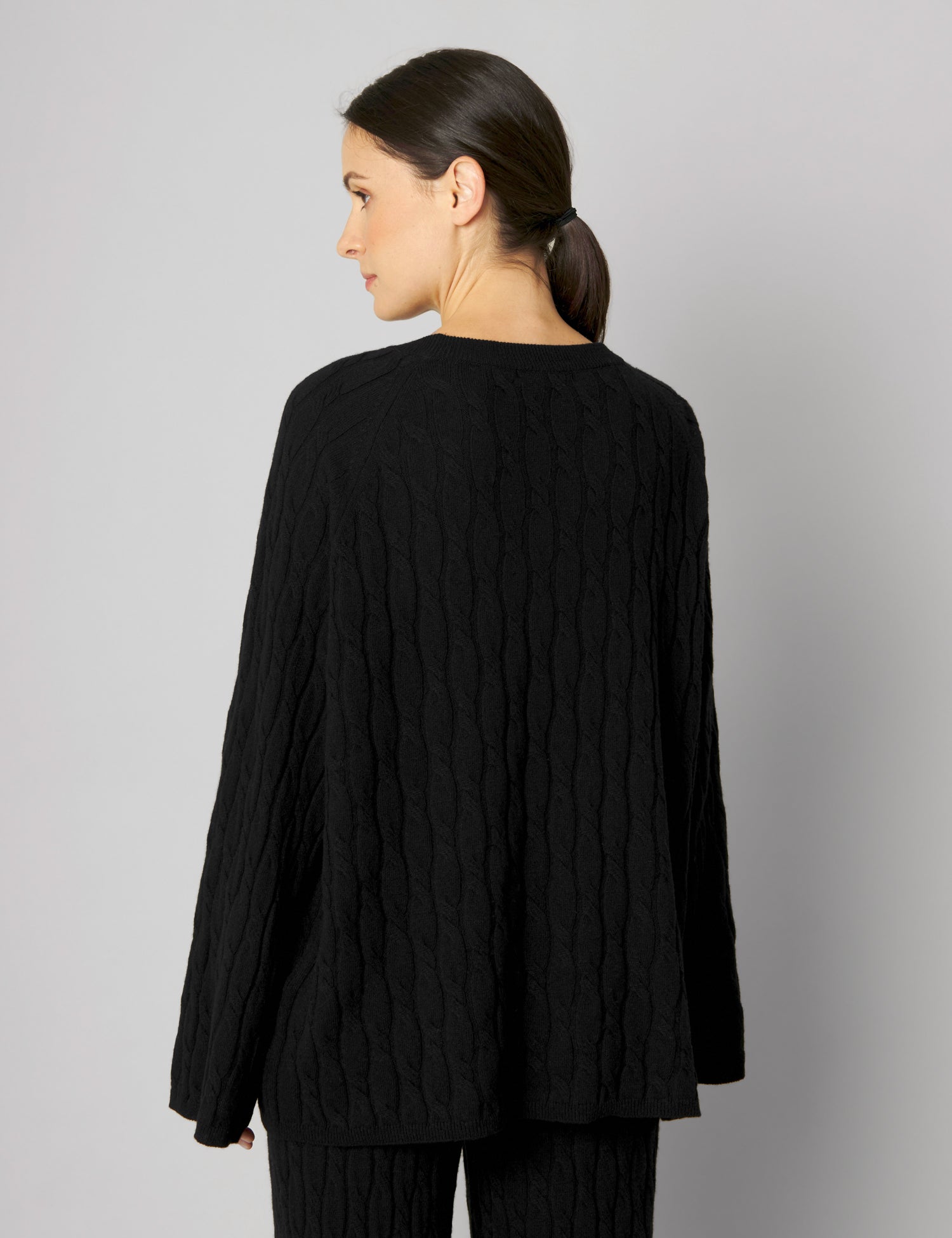 knit_sweater_mila_black_M061_2216fd10-a9fc-4ef3-83b6-64dce8d7425c.jpg