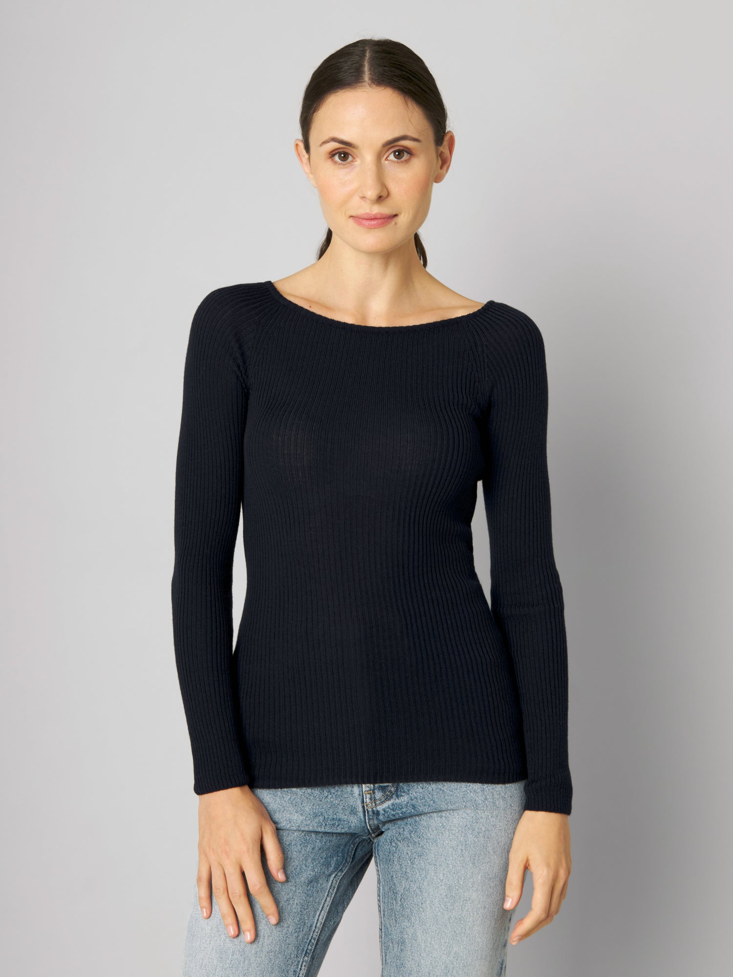 longsleeve_eleni_midnight_blue_M080_4862abe4-2cd1-46e4-a4d1-d663fbe15425.jpg