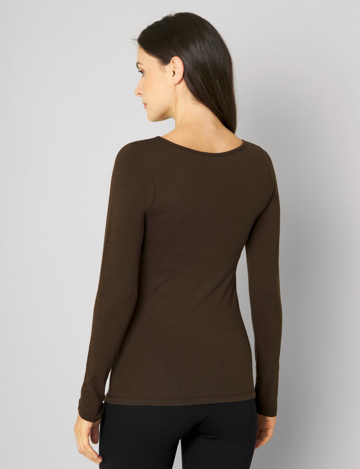 longsleeve_isa_dark_brown_M088.jpg