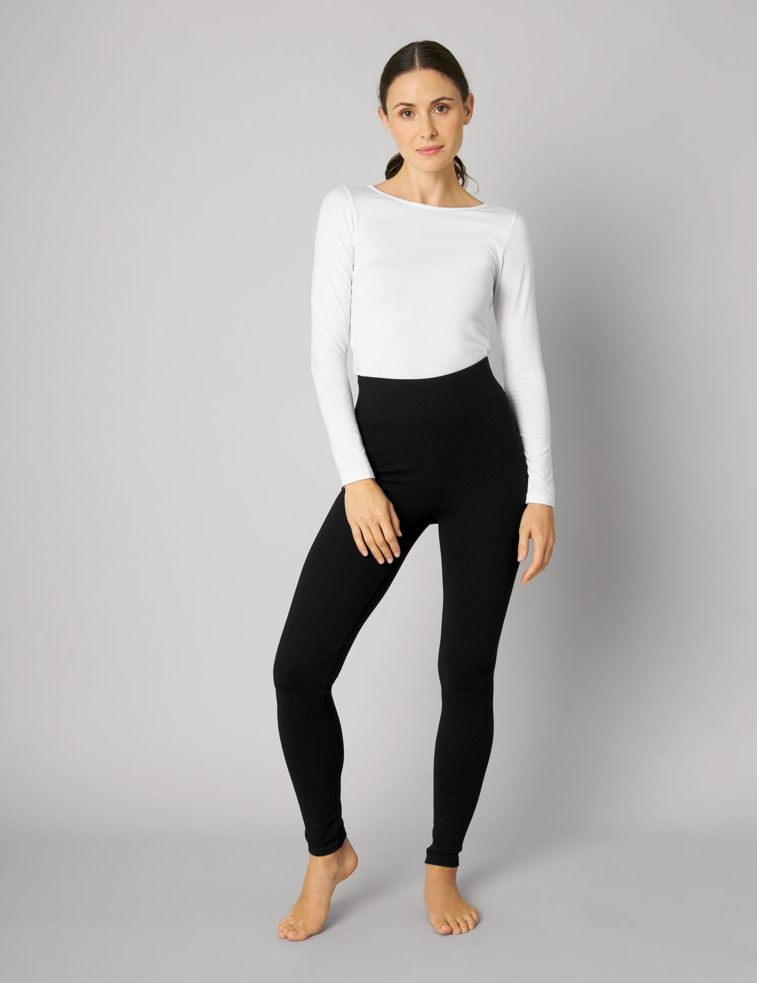 longsleeve_isa_white_M090.jpg