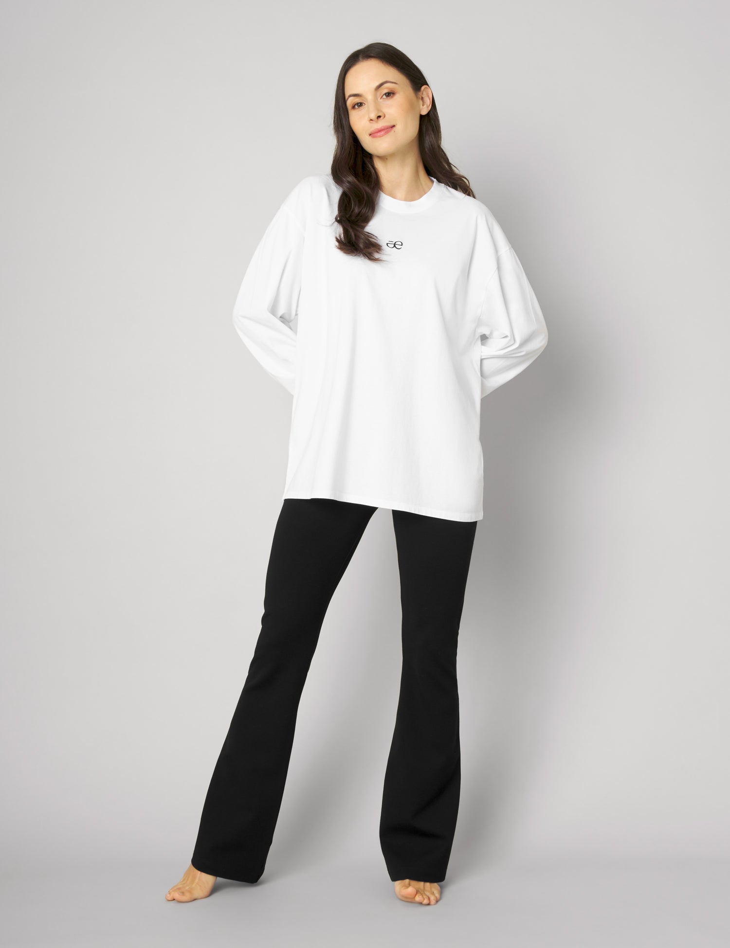 shirt_carlotta_black_on_white_M102.jpg