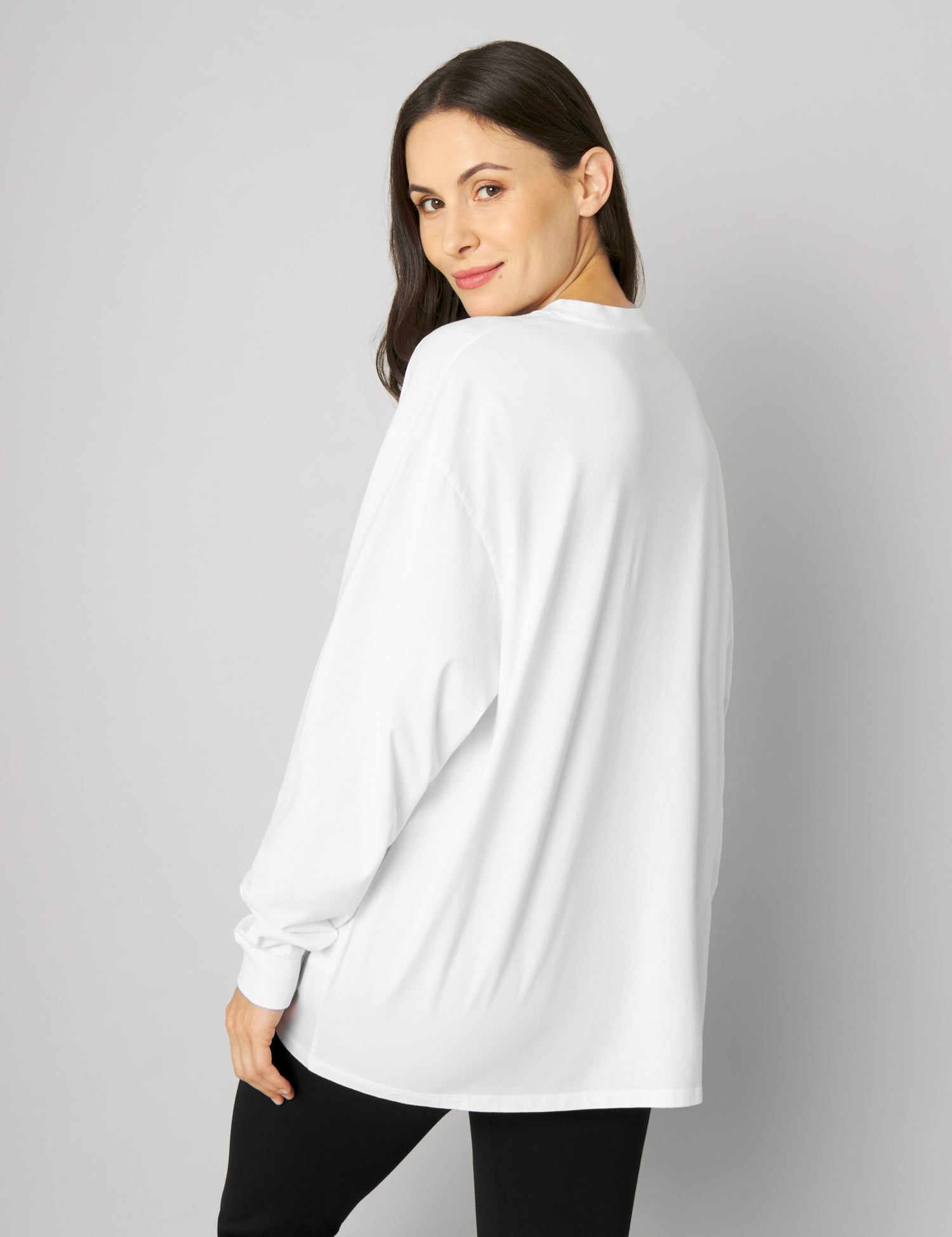shirt_carlotta_black_on_white_M104.jpg