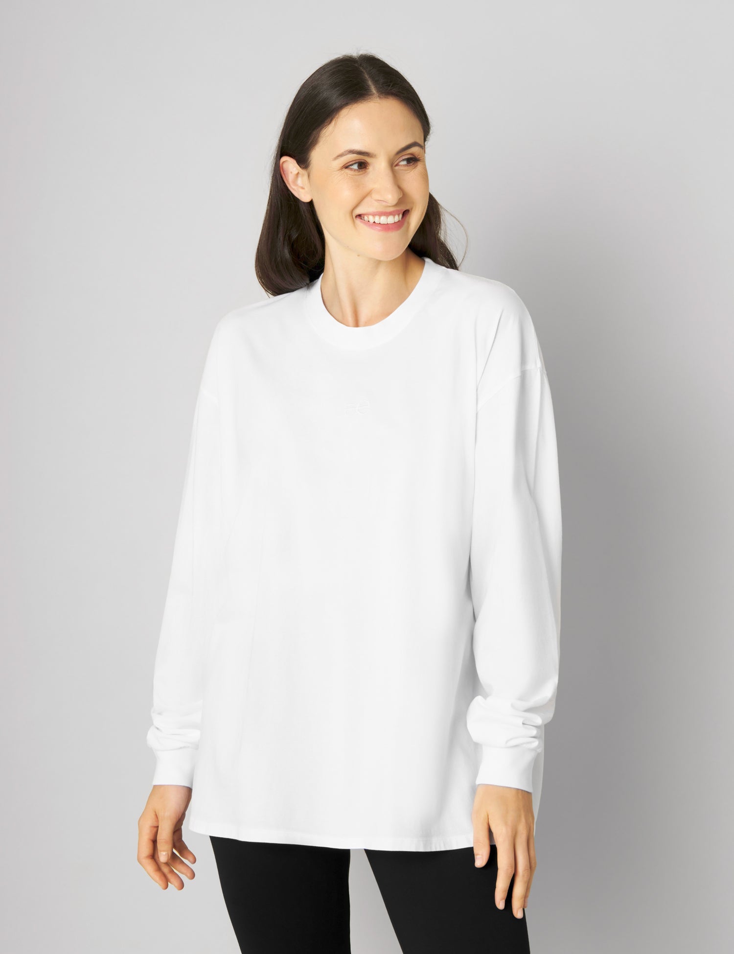 shirt_carlotta_white_on_white_M106.jpg