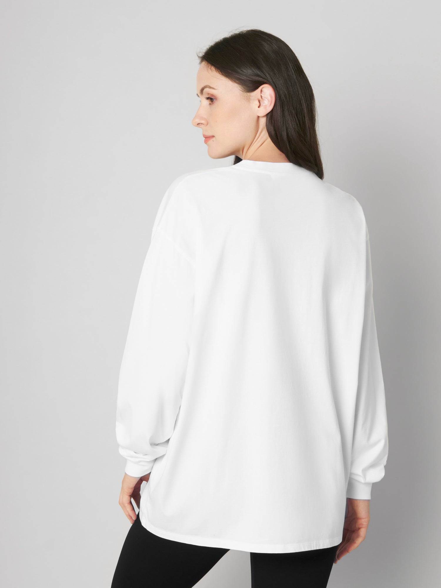 shirt_carlotta_white_on_white_M107_556ad269-1c4a-4e49-9c8b-026005f14836.jpg