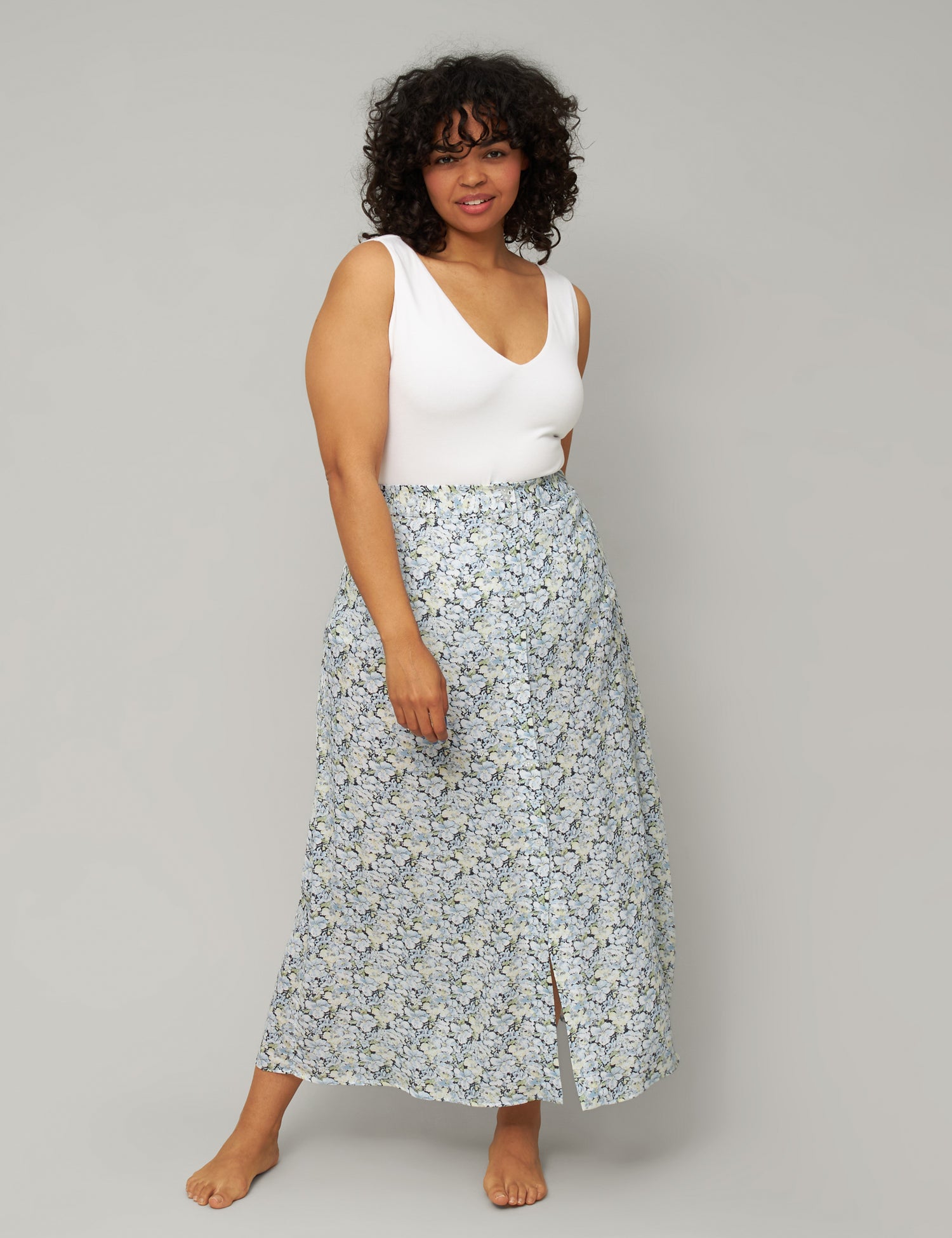 skirt_cathrin_flowers_M007_0c396b0b-b37a-4249-9854-51d3e8f0b784.jpg