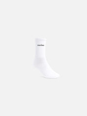 Socken JANINA in Weiß mit schwarzem everless Schriftzug