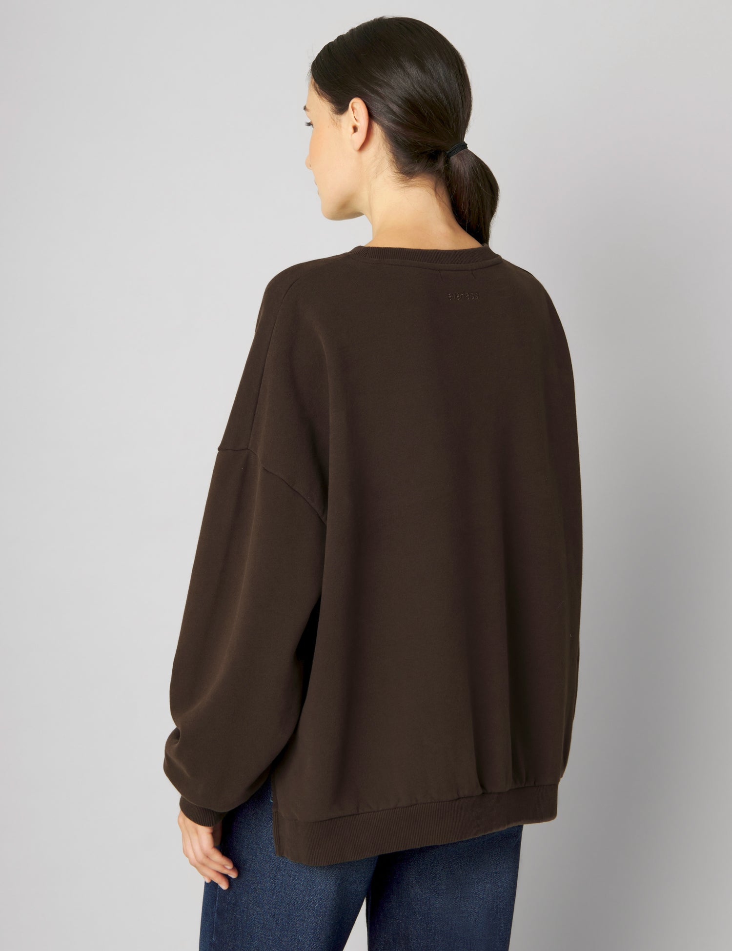 sweater_laura_dark_brown_M110_7f143ddb-afe5-432f-ac9f-3924b2e3db53.jpg