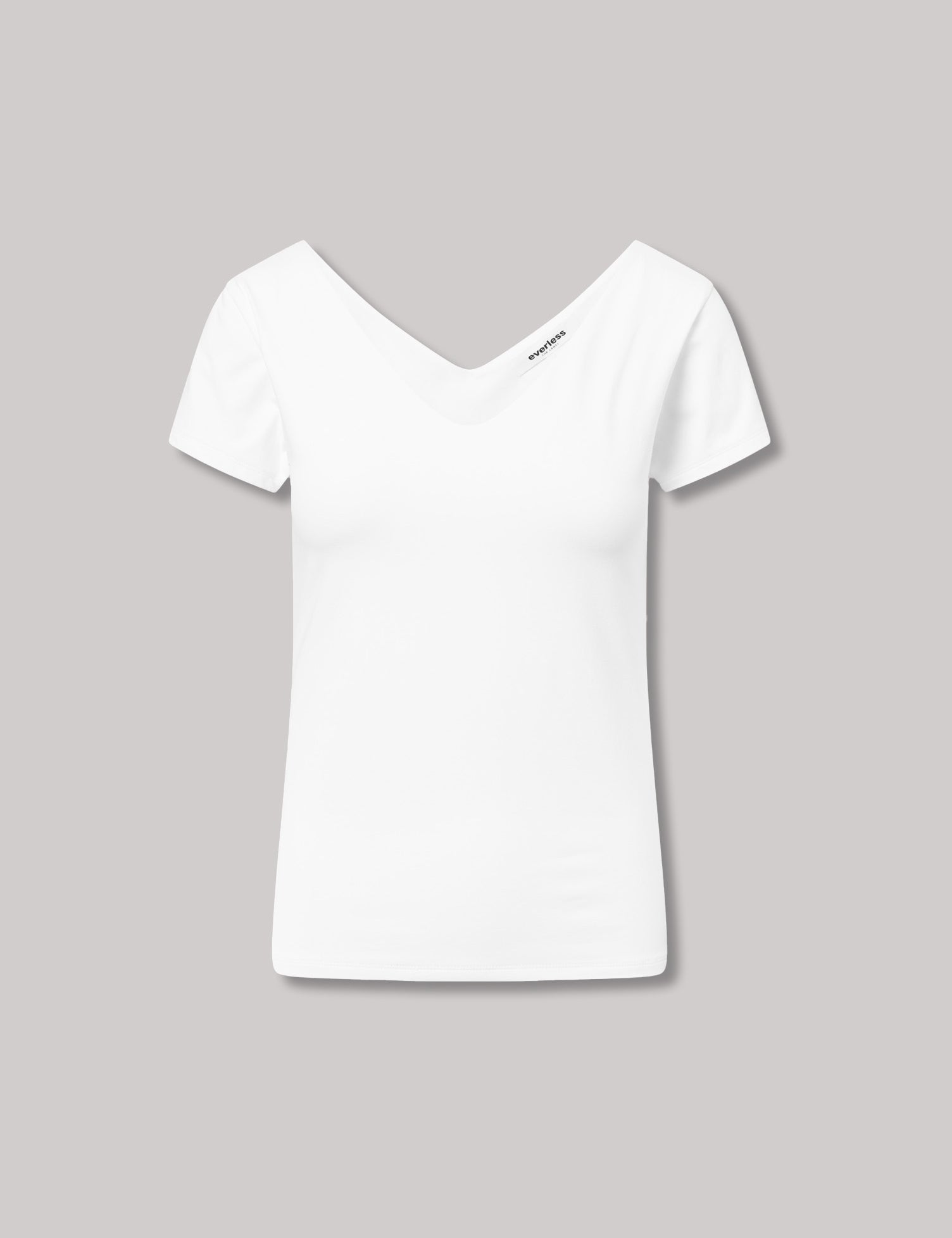 tshirt_kim_white_S_002_f21f34c3-474c-4a2a-9de3-98f42ebb045f.jpg